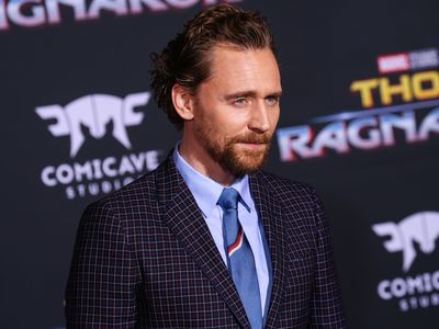 Tom Hiddleston Poster 2771033