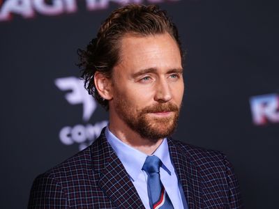 Tom Hiddleston Poster 2771036