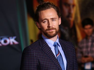 Tom Hiddleston Poster 2771041