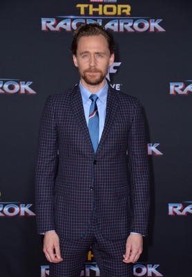 Tom Hiddleston Poster 2771049