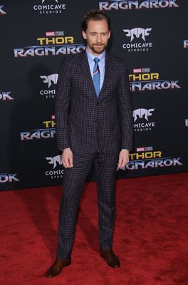 Tom Hiddleston Poster 2771057