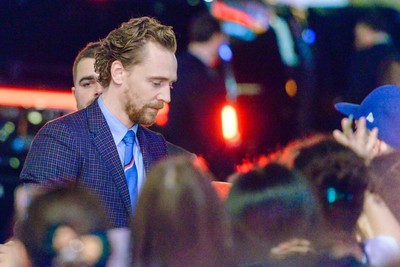 Tom Hiddleston Poster 2771077