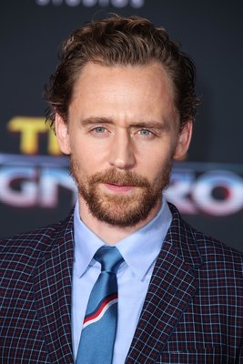 Tom Hiddleston Poster 2771082