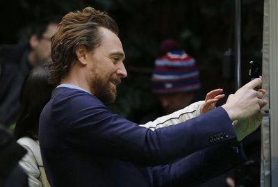 Tom Hiddleston Poster 2959284
