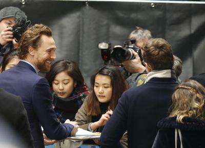 Tom Hiddleston Poster 2959344