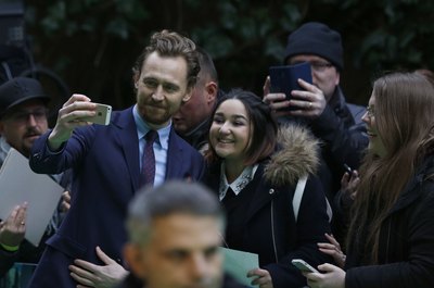 Tom Hiddleston Poster 2959383