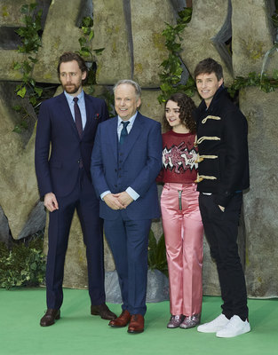 Tom Hiddleston Poster 2959399