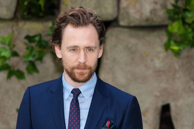 Tom Hiddleston Poster 2959659