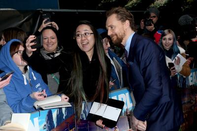 Tom Hiddleston Poster 2959673