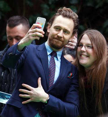Tom Hiddleston Poster 2959716