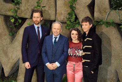 Tom Hiddleston Poster 2959777