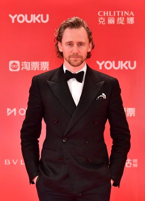 Tom Hiddleston Poster 3857253