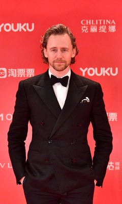 Tom Hiddleston Poster 3857260
