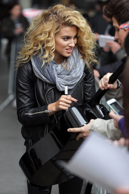 Tori Kelly Poster 2696127
