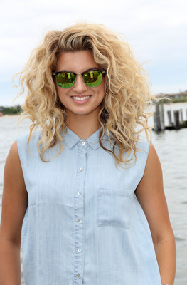 Tori Kelly Poster 2696152