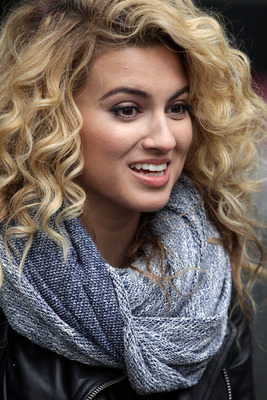 Tori Kelly Poster 2696154