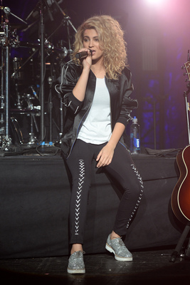 Tori Kelly Poster 2696175