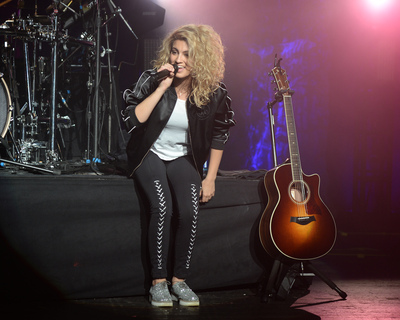 Tori Kelly Poster 2696225