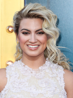 Tori Kelly Poster 2696296