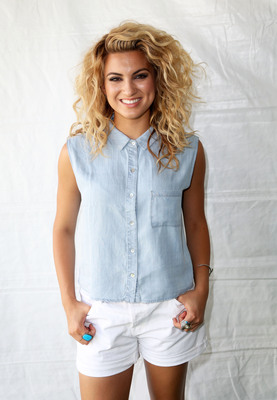 Tori Kelly Poster 2696333