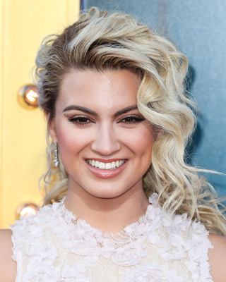 Tori Kelly Poster 2696391