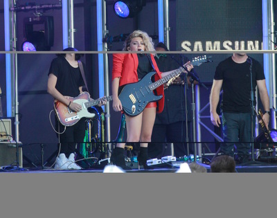 Tori Kelly Poster 2696396