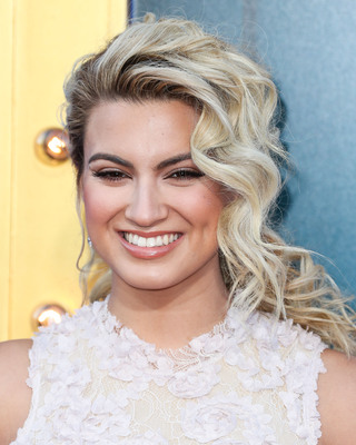 Tori Kelly Poster 2696445