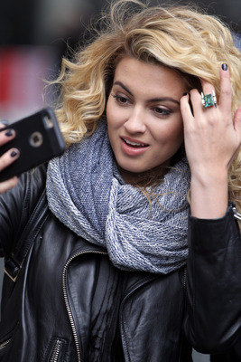Tori Kelly Poster 2696498