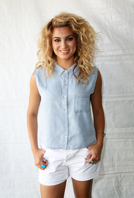 Tori Kelly Poster 2696549