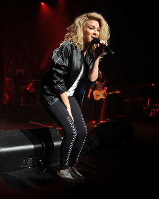 Tori Kelly Poster 2696586