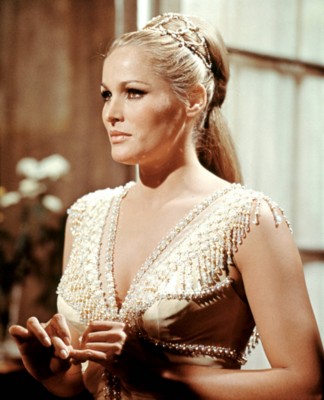 Ursula Andress Poster 1537935