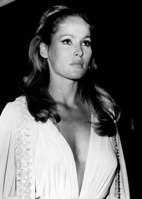 Ursula Andress Poster 1537937
