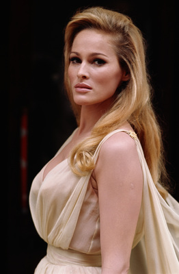 Ursula Andress Poster 2103782