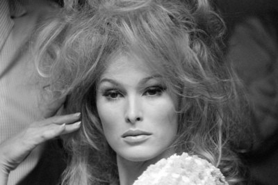 Ursula Andress Poster 2103783