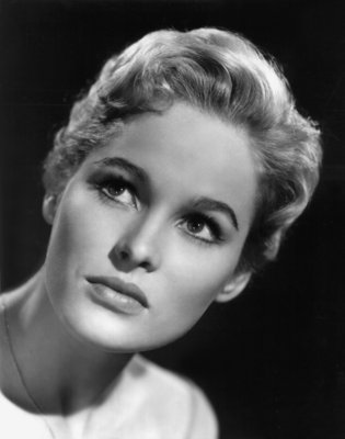 Ursula Andress Poster 2600227