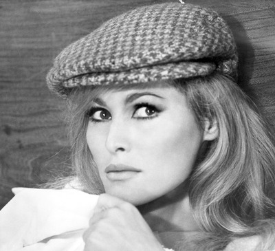 Ursula Andress Poster 2600259