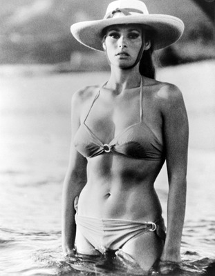 Ursula Andress Poster 2600271