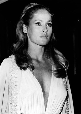 Ursula Andress Poster 2682031