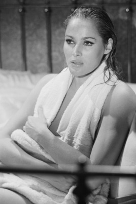 Ursula Andress Poster 2682036