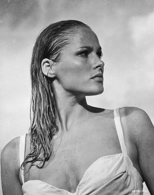 Ursula Andress Poster 2682042