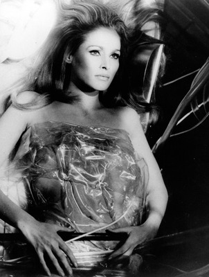 Ursula Andress Poster 2682084
