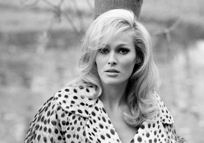 Ursula Andress Poster 3665808