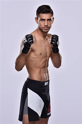 Yair Rodriguez Poster 3525454