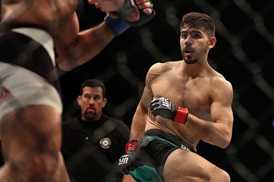 Yair Rodriguez Poster 3525467