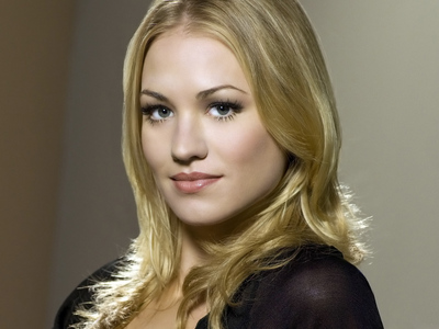 Yvonne Strahovski Poster 1993385