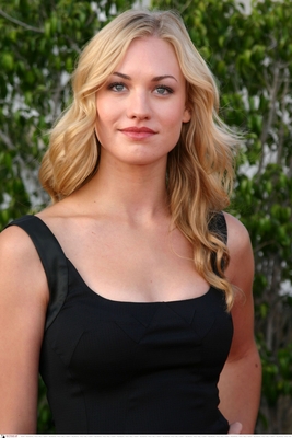 Yvonne Strahovski Poster 1993388