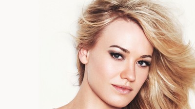 Yvonne Strahovski Poster 2368341