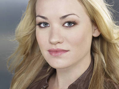 Yvonne Strahovski Poster 2368343