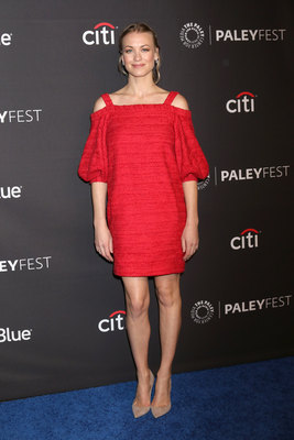 Yvonne Strahovski Poster 3200535