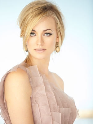Yvonne Strahovski Poster 3875312